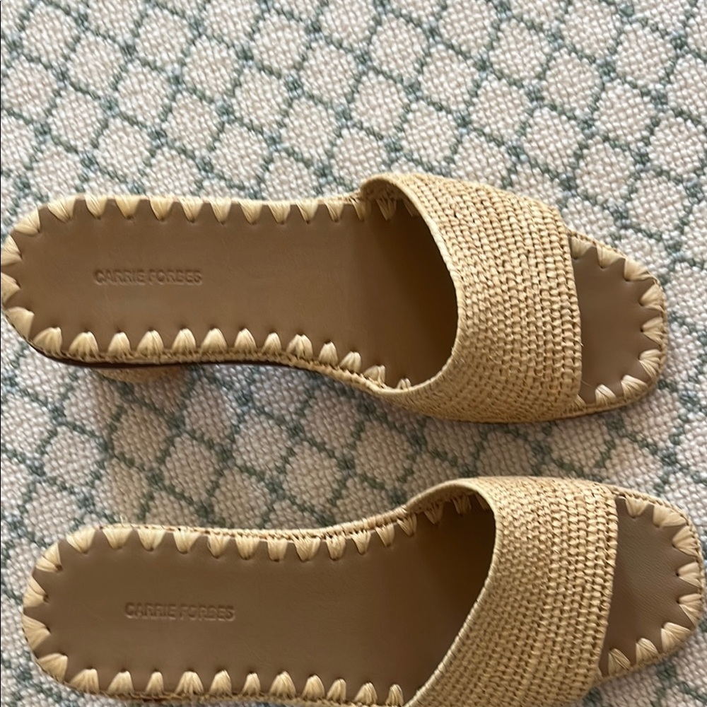 Tan Sandals with Woven Upper and Scalloped Sole
